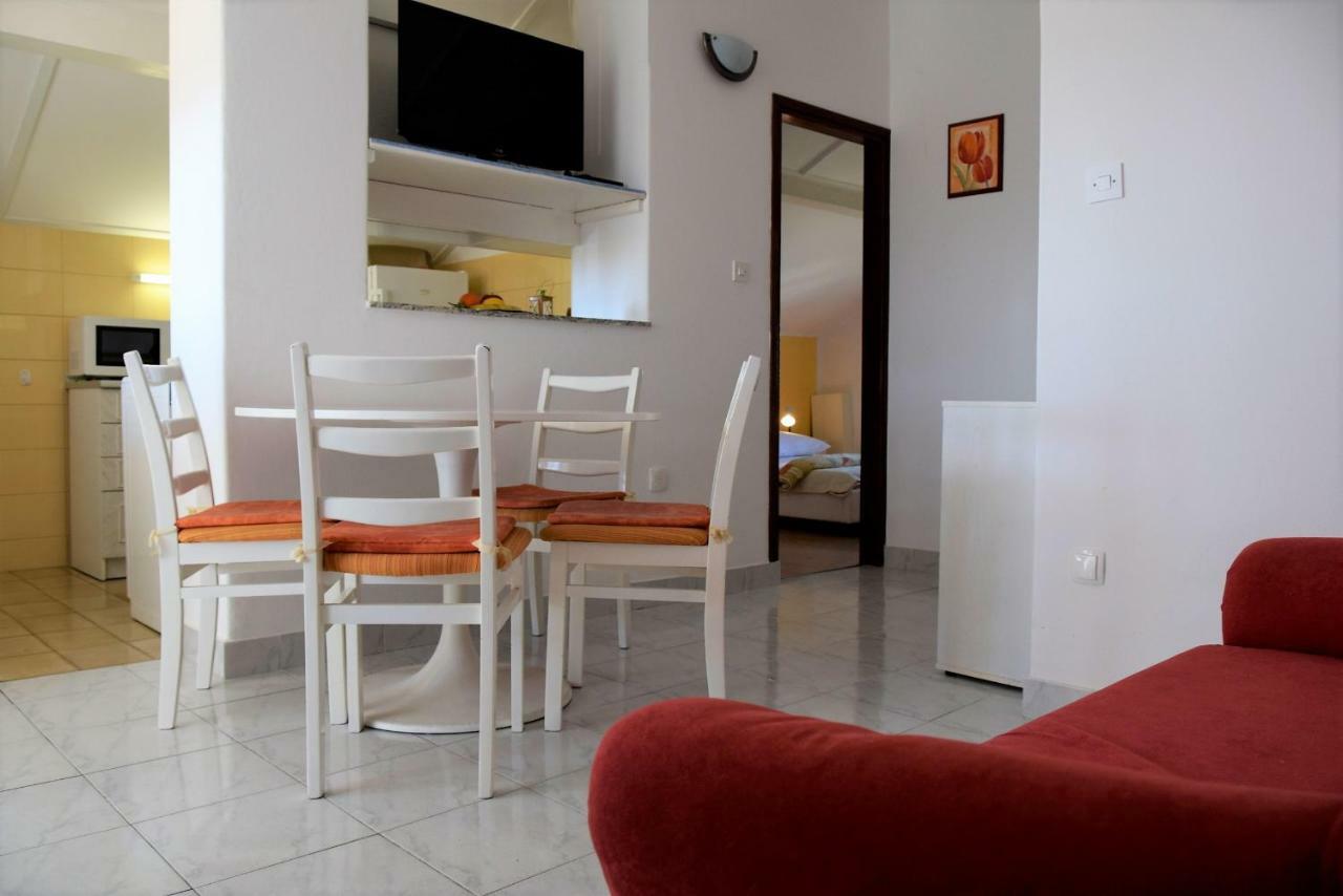 Miramar Apartments Banjol Exterior photo